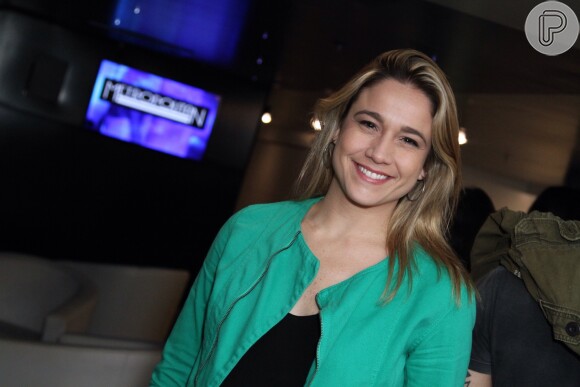 Fernanda Gentil apresentou o 'TVZ' e movimentou as redes sociais
