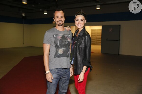 O casal de atores Paulinho Vilhena e Thaila Ayala assistiram ao show da banda 'Kiss', na Barra da Tijuca, Rio de Janeiro