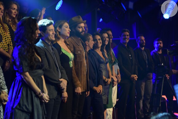 O elenco da Record foi conferir a estreia do 'Dancing Brasil'