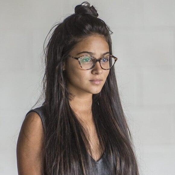 Giullia Buscacio colocou mega-hair no cabelo para viver a índia Jacira na novela 'Novo Mundo'