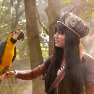 Giullia Buscacio conviveu com índios da aldeia Parkatêjê, em Marambá, no Pará, durante sua preparação para a novela 'Novo Mundo'