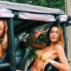 Mariana Goldfarb posa com amiga de bíquini em foto comparilhada dia 31 de março no Instagram