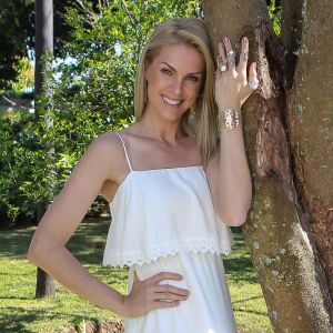 Ana Hickmann mostra quadros em sala que surpreendeu a web por tamanho em postagem na web nesta terça-feira, dia 04 de abril de 2017