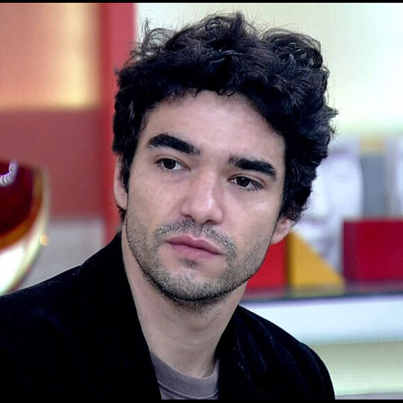 'Não estou sabendo dessa decisão de afastá-lo, mas não acho certa. José Mayer é uma pessoa que a gente conhece. Ele não representa ameaça a ninguém. Fez uma brincadeira fora do tom, e na presença de outras pessoas. Não houve intimidação', disse Caio Blat