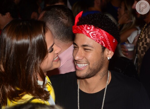 Neymar é sempre clicado em momentos divertidos com a namorada, Bruna Marquezine