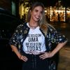 Fernanda Lima usou a blusa com estampa 'Mexeu com uma, mexeu com todas' criada pelo movimento contra o assédio sexual após acusação contra José Mayer