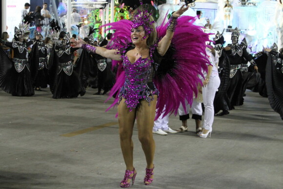 Susana Vieira deu um show de energia no desfile da Grande Rio