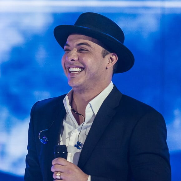 Tirullipa teria pedido votos para Wesley Safadão na premiação 'Melhores do Ano' do 'Domingão do Faustão', segundo o colunista Leo Dias, no programa 'Fofocalizando'