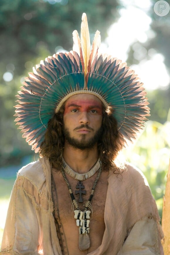Joaquim (Chay Suede) lidera os índios em uma jornada até o Rio de Janeiro para falar com a princesa, na novela 'Novo Mundo'