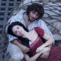 Novela 'Novo Mundo': Joaquim e Anna têm primeira noite de amor na aldeia