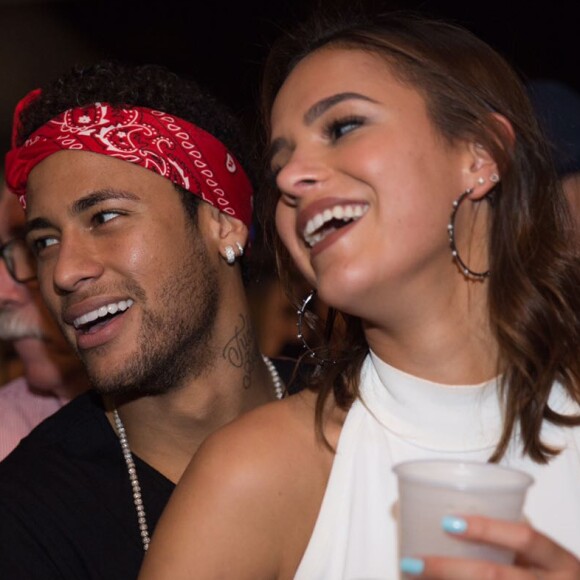 Bruna Marquezine e o namorado se divertiram com o cantor americano