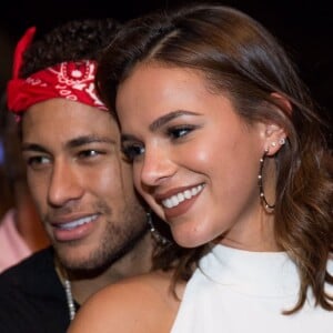 Bruna Marquezine e Neymar se divertiram ao encontrar Nicky Jam