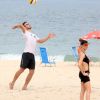 Rodrigo Hilbert joga vôlei ao lado da mulher, Fernanda Lima