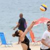Fernanda Lima e Rodrigo Hilbert jogam vôlei na Praia do Leblon, na Zona Sul do Rio de Janeiro