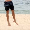 Rodrigo Hilbert joga vôlei em praia do Rio