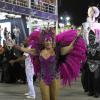 Susana Vieira, rainha da Grande Rio, atravessa a Sapucaí no primeira dia de desfiles do Rio de Janeiro