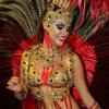 Paloma Bernardi usou fantasia com penas vermelhas no desfile da Grande Rio