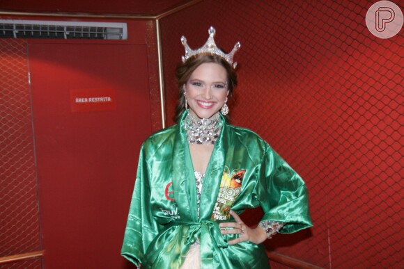 Juliana Paiva desfilou como destaque pela Grande Rio