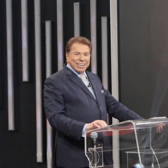 Silvio Santos acrescentou em conversa com Rachel Sheherazade: 'Se você quiser fazer política, compre uma estação de televisão e vai fazer por sua conta. Aqui não!'