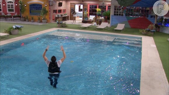Marcos pretende se jogar na piscina na final do 'Big Brother Brasil 17'