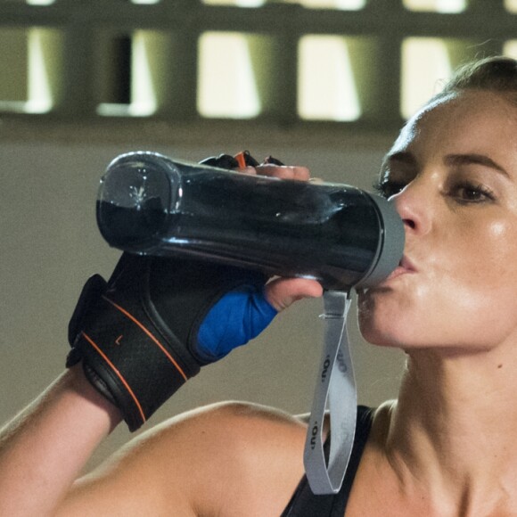 Paolla Oliveira tem dieta personalizada e rotina de exercícios pesada para viver a policial e lutadora de MMA Jeiza, da novela 'A Força do Querer'