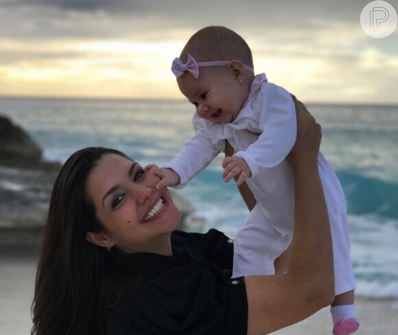 Thais Fersoza relembrou o parto da filha, Melinda, de 8 meses, em seu canal no YouTube