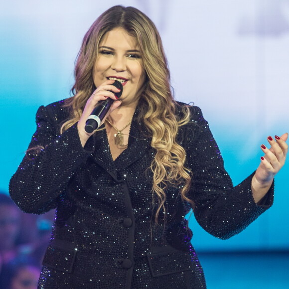 Marília Mendonça, oito quilos mais magra, disse que está fazendo tratamento estético contra flacidez