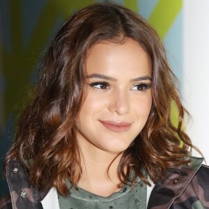 Bruna Marquezine também compartilha momentos emocionantes como quando visitou campos de refugiados no Líbano e na Jordânia: 'Identifiquei duas maneiras de ajudar. A primeira era divulgar, a segunda era estar lá, presente, levar carinho, atenção e amor'