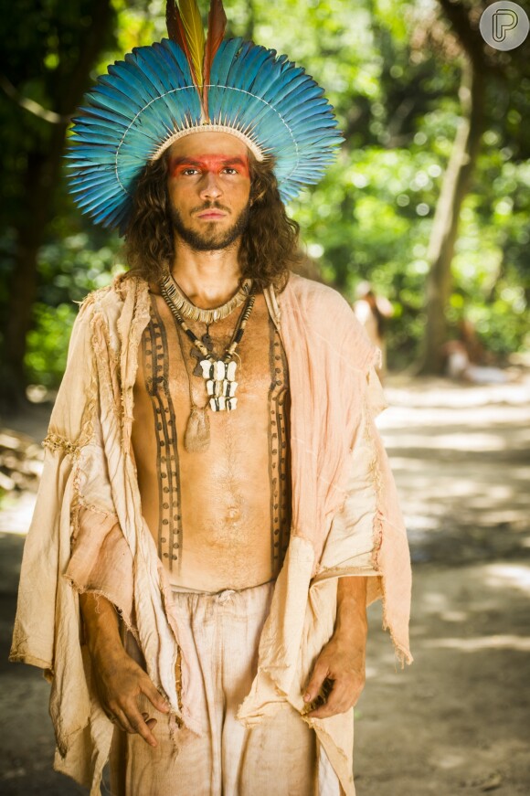 Joaquim (Chay Suede) retorna para a tribo após sofrer uma desilusão amorosa, na novela 'Novo Mundo'