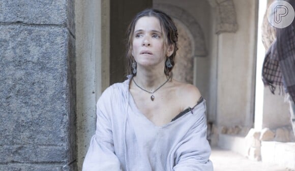 Elvira (Ingrid Guimarães) entra no palácio e revela que Joaquim (Chay Suede) é seu marido, deixando Anna (Isabelle Drummond) arrasada, na novela 'Novo Mundo'