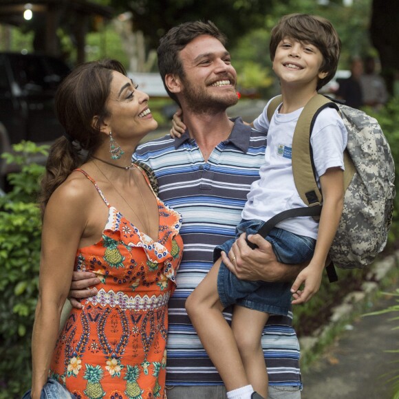 Durante discussão com Caio (Rodrigo Lombardi), Bibi (Juliana Paes) declara seu amor a Rubinho (Emilio Dantas) e fala de Dedé (Gabriel Almeida Bravo), filho do casal, na novela 'A Força do Querer'