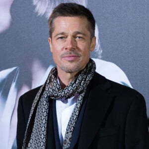 Brad Pitt foi visto em clima de paquera com a atriz Sienna Miller