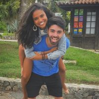Aline Dias, de 25 anos, conta reação do namorado ao saber da gravidez: 'Choque'