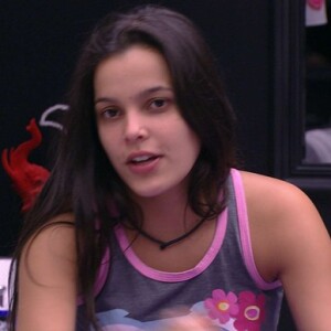 'A gente conversando, quando você passava ela falava uma coisa mais alto para te atingir', disse Vivian para Emilly sobre Marinalva, ex-participante do 'Big Brother Brasil 17', na noite desta quarta-feira, 12 de abril de 2017