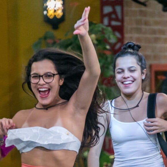 Emilly entrou no 'BBB17' com a irmã gêmea, Mayla