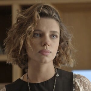 Aconselhada por Anita (Lua Blanco), Cibele (Bruna Linzmeyer) vai para a casa de Amaro (Pedro Nercessian) e encontra Ritinha (Isis Valverde), na novela 'A Força do Querer'