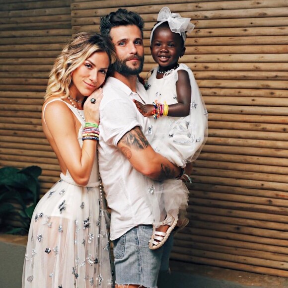 Giovanna Ewbank compartilhou uma das primeiras fotos de Bruno Gagliasso com a filha, Títi, no Instagram