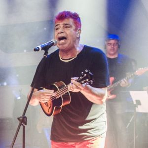 Lulu Santos, com cabelo vermelho, agita web na final do 'BBB17' nesta quinta-feira, dia 13 de abril de 2017