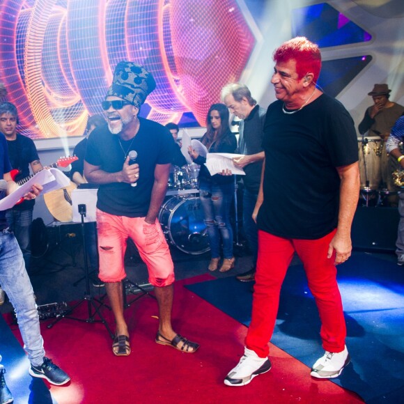 Os fios vermelhos de Lulu Santos se tornaram um dos assuntos mais comentados na web