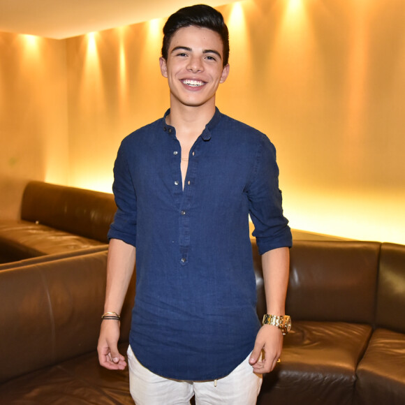 Thomaz Costa disse que não está namorando Larissa Manoela