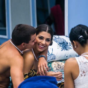 Ex-'BBB17' Vivian e Manoel vão continuar juntos: 'Carinho um pelo outro é grande'