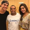 Ex-'BBB17' Vivian posa com seu assessor, Rodrigo, e Manoel no hotel