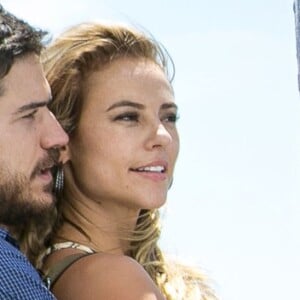 Jeiza (Paolla Oliveira) aceita namorar Zeca (Marco Pigossi), na novela 'A Força do Querer'
