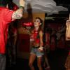 Thaila Ayala dança muito em camarote de cervejaria no Rio em noite de desfiles na Sapucaí