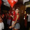 Thaila Ayala dança muito em camarote de cervejaria no Rio em noite de desfiles na Sapuca