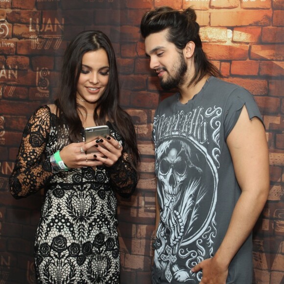 Luan Santana e Emilly conversaram antes da apresentação