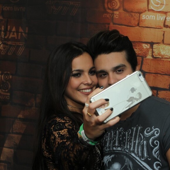 Luan Santana e Emilly posaram para uma selfie
