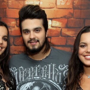 Luan Santana com as gêmeas Emilly e Mayla