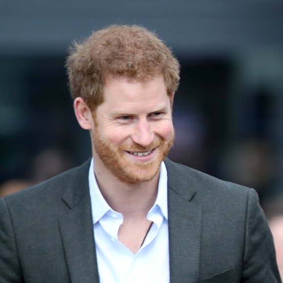 Príncipe Harry contou que aos 28 anos procurou ajuda com um profissional e recebeu o apoio a sua família
