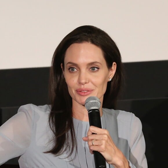 Como Angelina Jolie estava na Suíça discursando pela ONU, não acompanhou o acidente